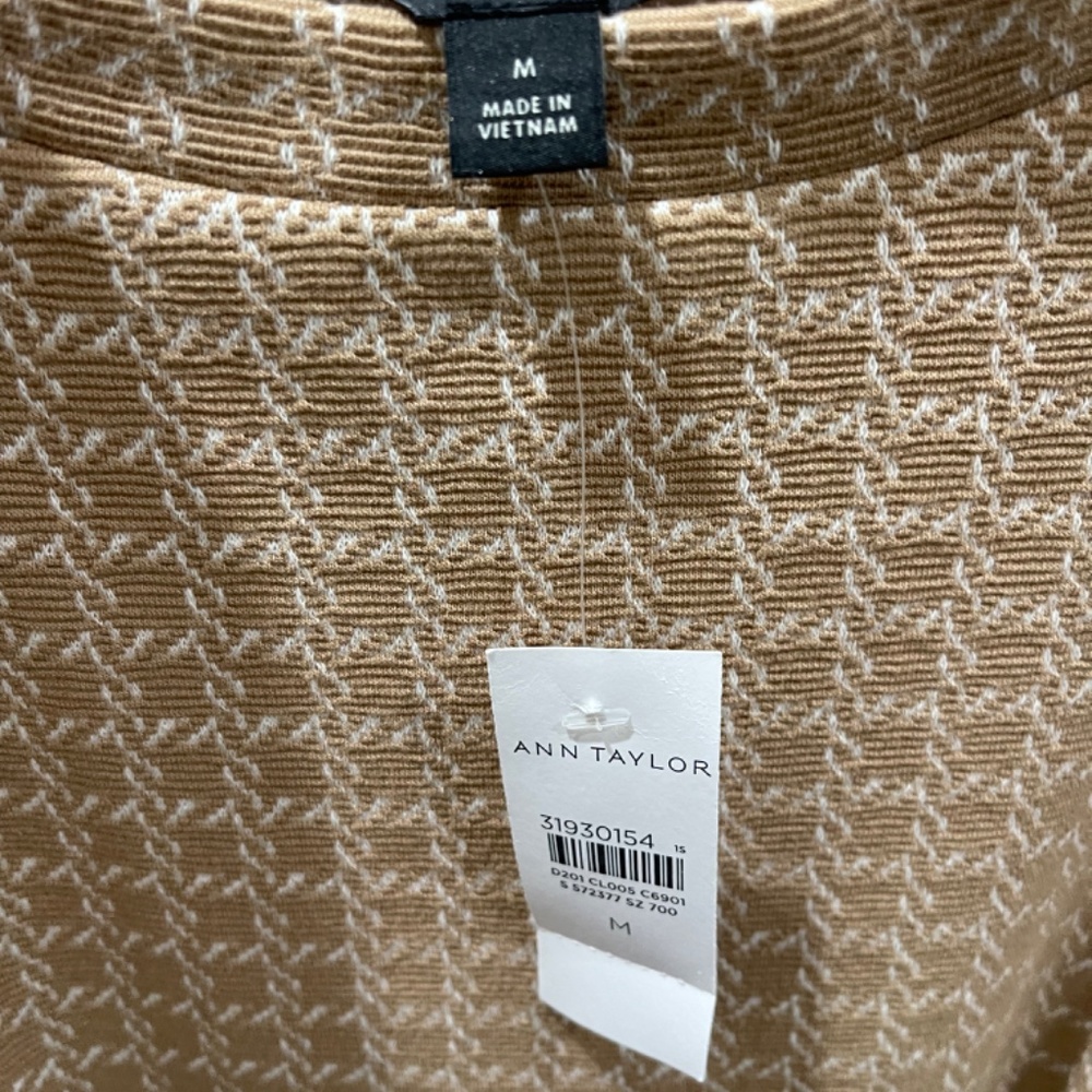 ANN TAYLOR KNIT TOP MEDIUM NWT